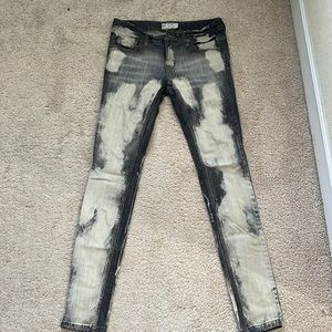 Practically brand new no flaws. Worn maybe once.